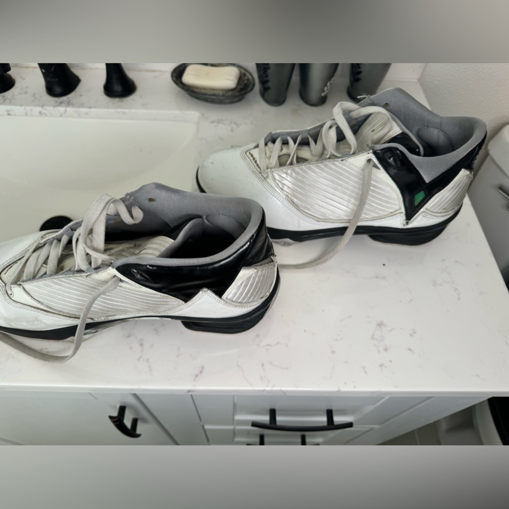 Original Jordan throwbacks. Used Great wearing condition